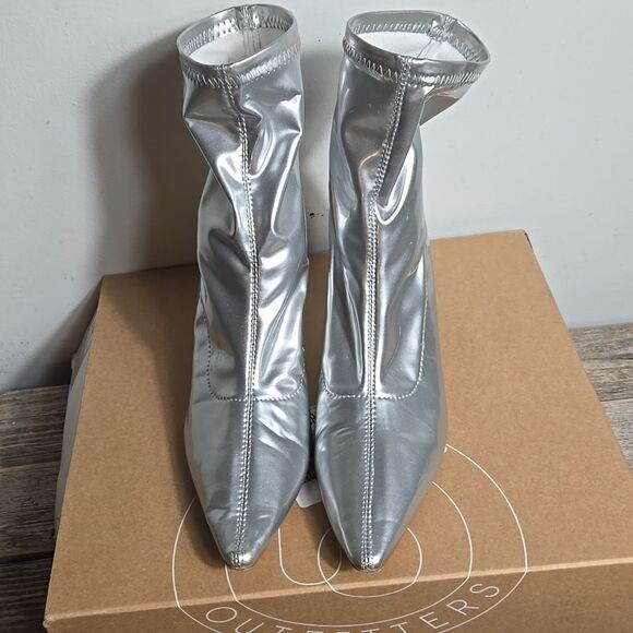 Urban Outfitters Silver Faux Leather Booties - Picture 6 of 12